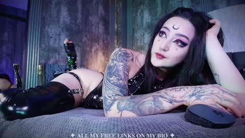 Charlotte online show from November 1, 8:08 pm