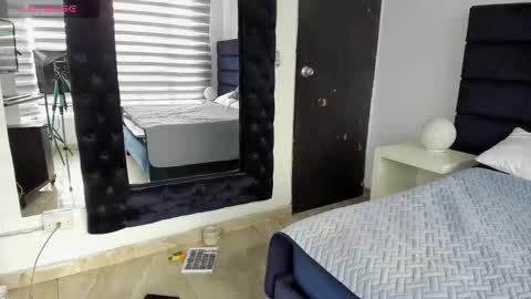 Snapshot of charlotte_knox chatting on October 20, 12:10 pm Charlotte online show from October 20, 12:10 pm