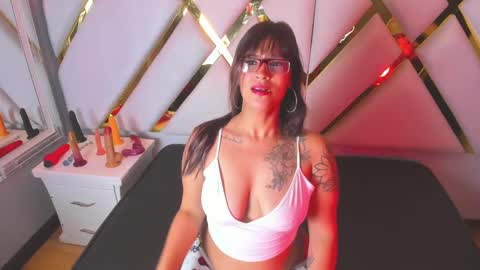 Snapshot of charlotte_owen19 chatting on February 22, 5:13 pm charlotte owen19 online show from February 22, 5:13 pm