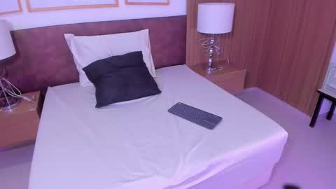 Snapshot of charlotte_rea chatting on October 29, 11:27 pm Charlotte online show from October 29, 11:27 pm