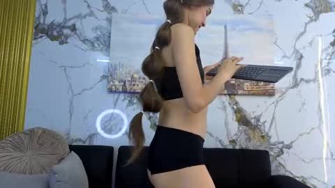 Snapshot of charlotte_skinny23_aws chatting on October 1, 6:40 pm charlotte_skinny23_aws online show from October 1, 6:40 pm
