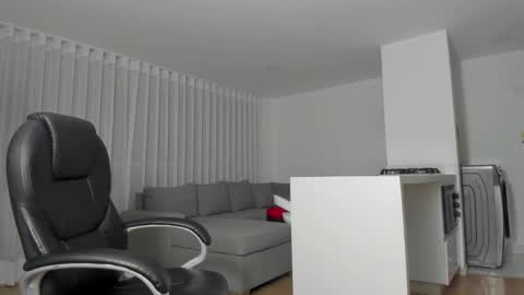 Snapshot of charlotte_tiller chatting on January 27, 2:31 am Yuli online show from January 27, 2:31 am