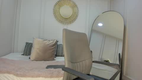 charlottebrownn_ online show from September 22, 1:21 am