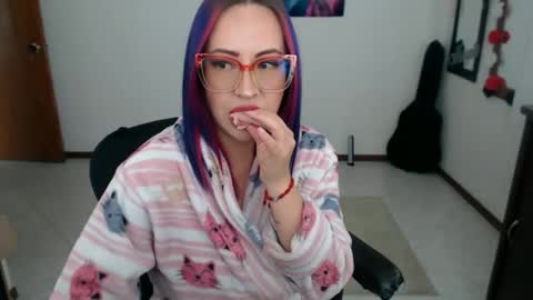 charlottezoe online show from February 18, 6:52 pm