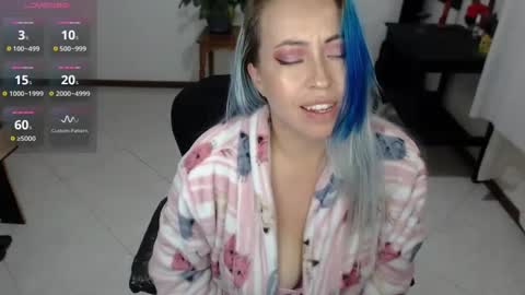 charlottezoe online show from February 18, 10:49 am