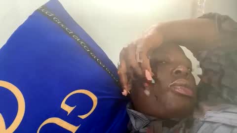 charmingaura22 online show from April 19, 3:46 pm