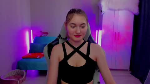 Snapshot of chatur_lady_ chatting on February 8, 8:09 am Betty online show from February 8, 8:09 am