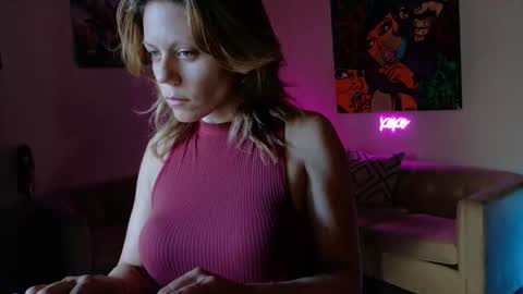 Snapshot of chaturhoe chatting on October 17, 11:31 pm Rockhard Cockstar N Roxynyes online show from October 17, 11:31 pm