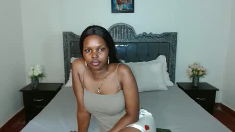 Snapshot of chayenie chatting on October 20, 11:59 am Cheyenne online show from October 20, 11:59 am