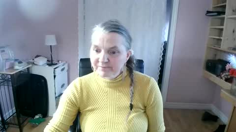 chealsiek online show from April 18, 10:32 pm