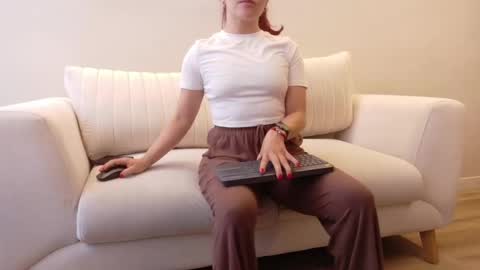 Regina Phalange online show from November 12, 9:39 pm