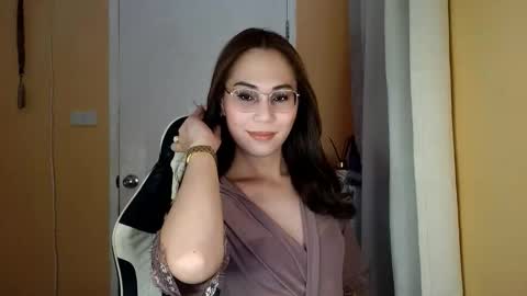 chelly4u69 online show from February 20, 6:48 am