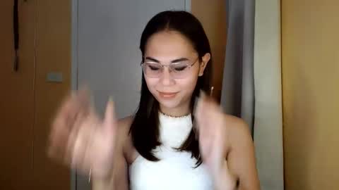 chelly4u69 online show from April 19, 2:01 am