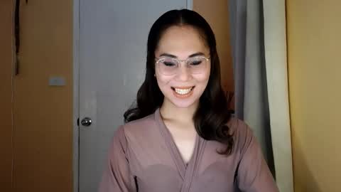 chelly4u69 online show from April 3, 2:18 am