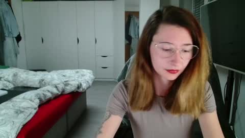 Leonie online show from March 1, 6:39 am