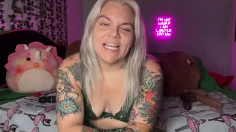 CherryBombBomb online show from August 10, 4:50 am