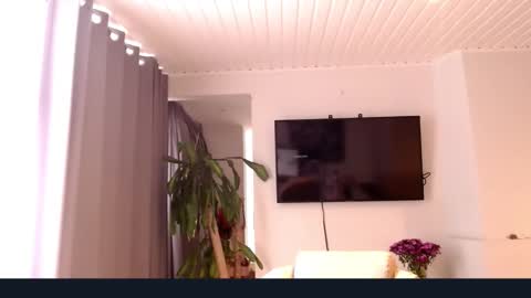 Anna online show from March 6, 6:51 pm