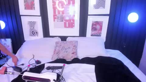 Snapshot of chiara_evanns chatting on October 3, 11:18 am Caro online show from October 3, 11:18 am