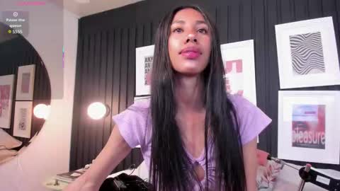 Snapshot of chiara_evanns chatting on October 15, 11:22 am Caro online show from October 15, 11:22 am