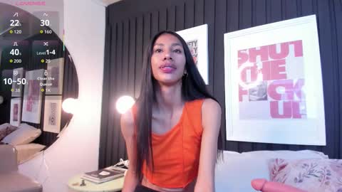Snapshot of chiara_evanns chatting on October 16, 11:32 am Caro online show from October 16, 11:32 am