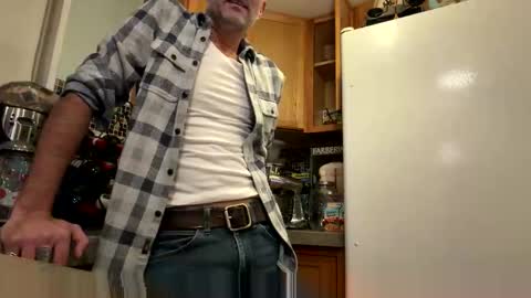 Snapshot of chitownaries82 chatting on October 25, 4:02 am Chitown Aries online show from October 25, 4:02 am