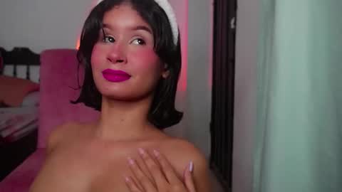 C H L O E  online show from February 18, 4:12 am