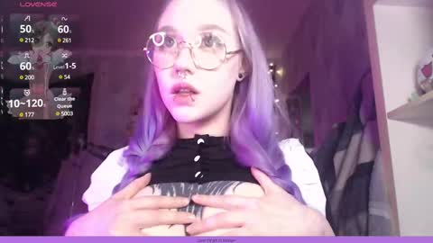 Snapshot of chloe_crystall_killer chatting on February 12, 7:23 am chloe_crystall_killer online show from February 12, 7:23 am