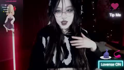 Snapshot of chloe_crystall_killer chatting on October 13, 4:53 pm chloe_crystall_killer online show from October 13, 4:53 pm