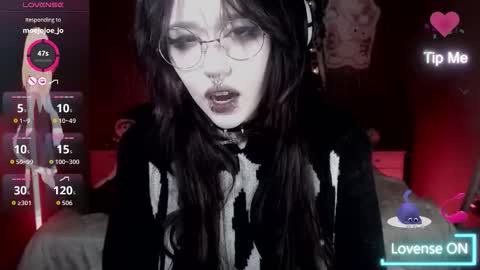 Snapshot of chloe_crystall_killer chatting on October 6, 8:21 am chloe_crystall_killer online show from October 6, 8:21 am