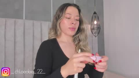 Snapshot of chloe_dee_ chatting on February 19, 2:33 pm Chloe online show from February 19, 2:33 pm