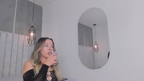 Snapshot of chloe_dee_ chatting on February 26, 1:32 pm Chloe online show from February 26, 1:32 pm