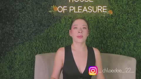 Snapshot of chloe_dee_ chatting on September 15, 11:55 am Chloe online show from September 15, 11:55 am