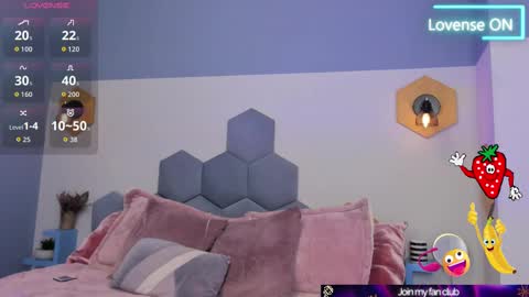 Snapshot of chloe_fischer chatting on October 18, 6:23 pm Chloe online show from October 18, 6:23 pm