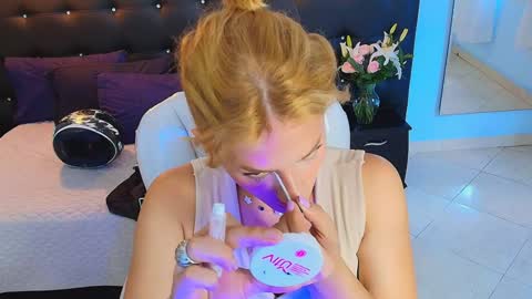 CHLOE online show from December 9, 8:54 pm