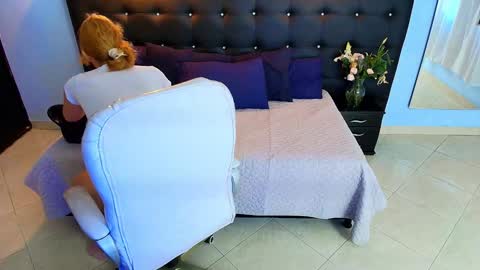 CHLOE online show from December 14, 9:45 pm