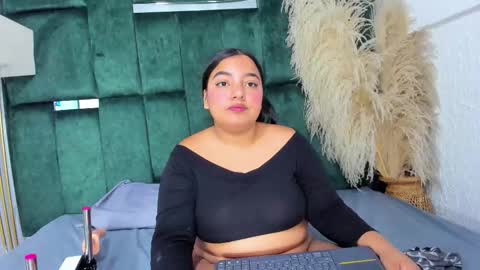 Chloe online show from February 13, 6:33 pm