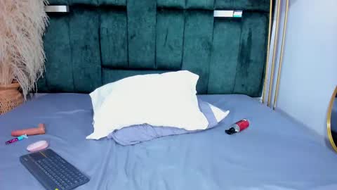 Snapshot of chloe_jackson25 chatting on October 4, 7:44 pm Chloe online show from October 4, 7:44 pm