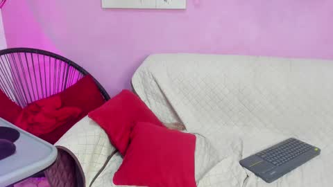 chloe online show from February 15, 4:45 pm