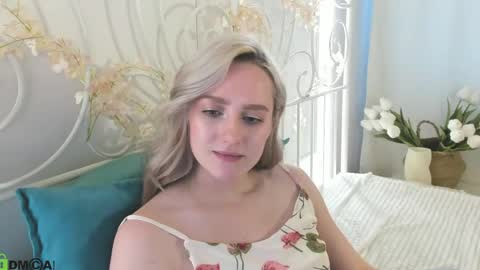 Chloe Deccker online show from June 5, 6:52 am