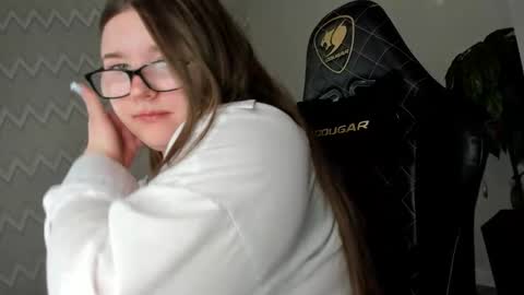 chloee white online show from March 26, 9:47 am