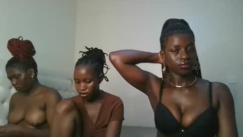 Snapshot of chocolate_iva chatting on October 18, 9:08 pm Iva online show from October 18, 9:08 pm
