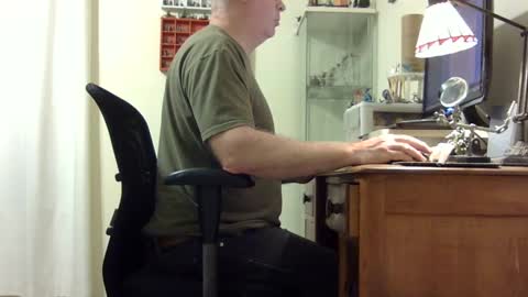 chris2002b online show from September 28, 5:49 am