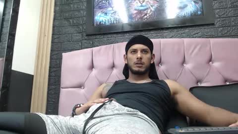 chris_dick2 online show from November 19, 6:35 am