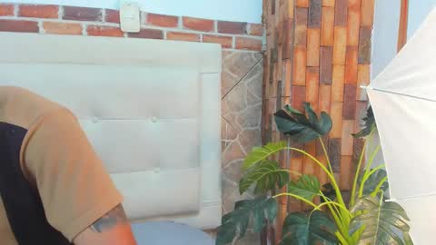 chris_kizz online show from December 6, 11:28 am