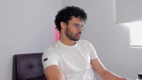 Im Chirs IM MODEL INDEPENDT online show from September 10, 4:08 pm