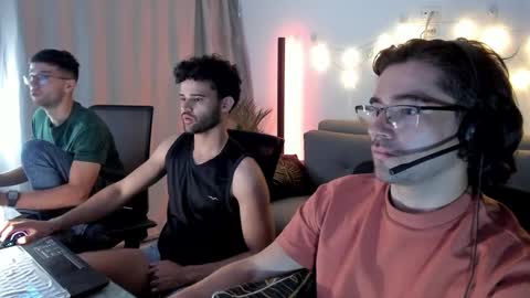 Im Chirs IM MODEL INDEPENDT online show from March 11, 3:04 am