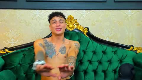Snapshot of chrismckay_ chatting on October 13, 11:56 am Chris online show from October 13, 11:56 am