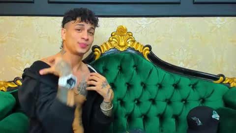 Snapshot of chrismckay_ chatting on October 14, 11:57 am Chris online show from October 14, 11:57 am