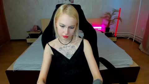 christine_jacksonn online show from March 9, 3:54 am