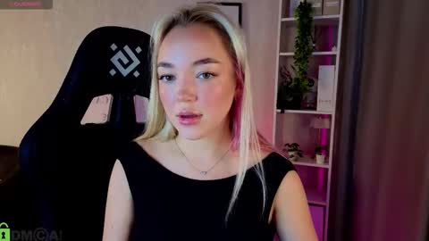 hristy3 online show from December 4, 1:05 am